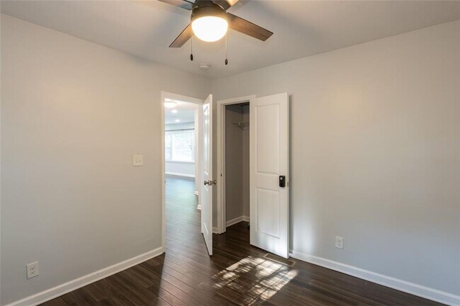Building Photo - 3079 Cloverhurst Dr