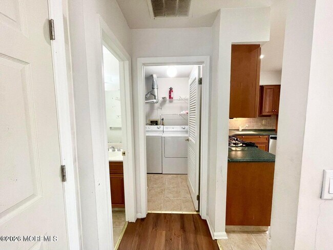 Building Photo - 21 Evergreen Dr