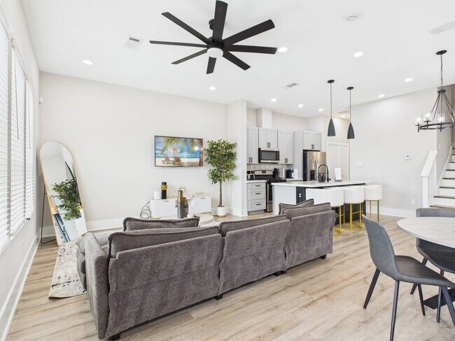 Building Photo - 6310 Norland St