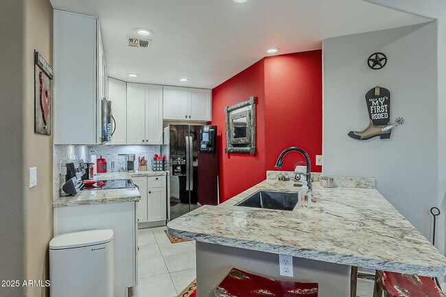 Building Photo - 15205 N Ivory Dr