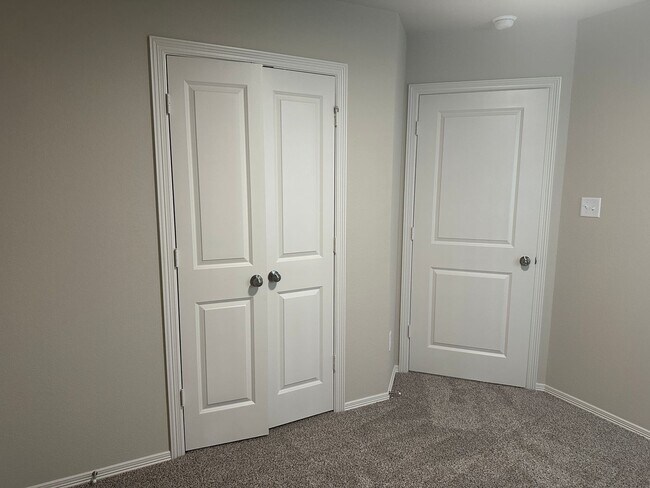 Building Photo - Bryan - 3 bedroom - 2 bath - 2 car garage - fenced in back yard - Brand New House - very new to B...