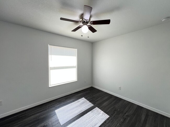 Building Photo - AWESOME 3 BD/2BA Home in Ocklawaha!!!