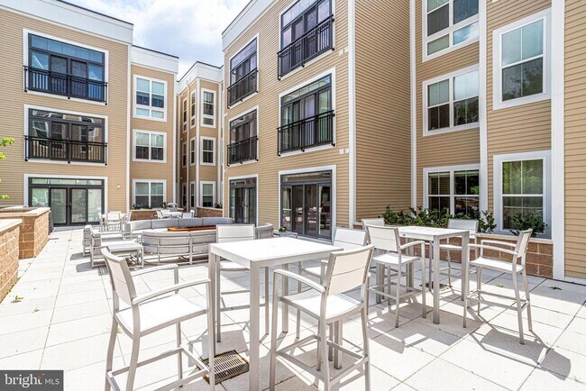 Building Photo - 989 S Buchanan St