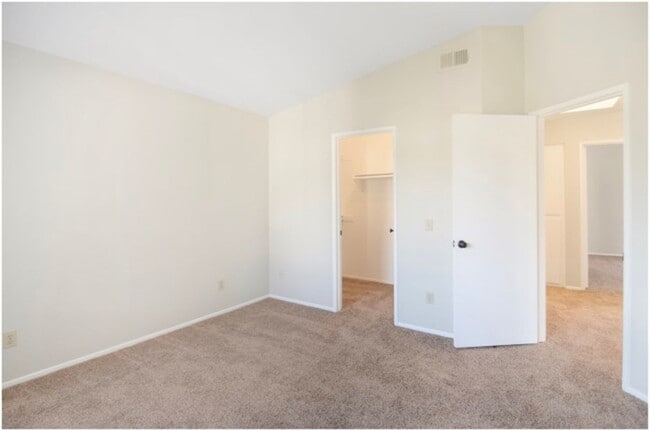 Building Photo - SPECTACULAR OCEAN CLOSE CONDO!!!!