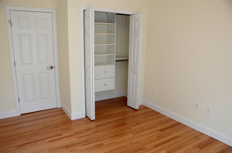 Building Photo - 15 Langdon St