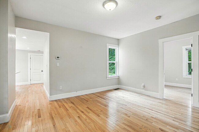 Building Photo - ***Please Respond Directly to the Online L...