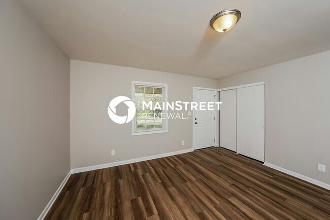 Building Photo - 3 Bedroom Pet-Friendly Home in Birmingham, AL with Main Street Renewal