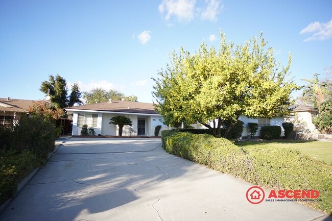 Building Photo - Stunning Home in Northeast Bakersfield!