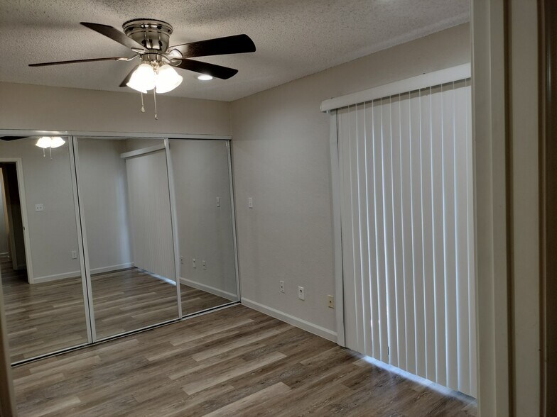 Building Photo - 608 Bellaire Dr