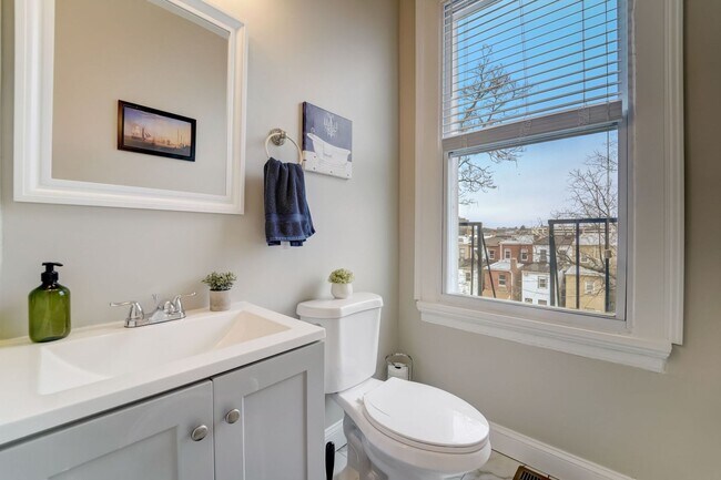 Building Photo - Calvert Street Unit 3 (N.)