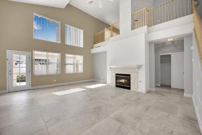 Building Photo - Spacious 4-bedroom, 3-car garage home feat...