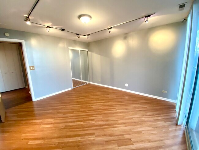 Building Photo - 5820 Oakwood Dr