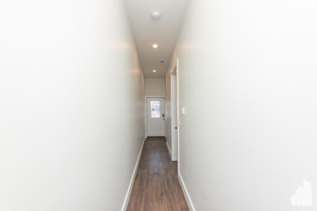 Building Photo - 3 bedroom in Chicago IL 60642