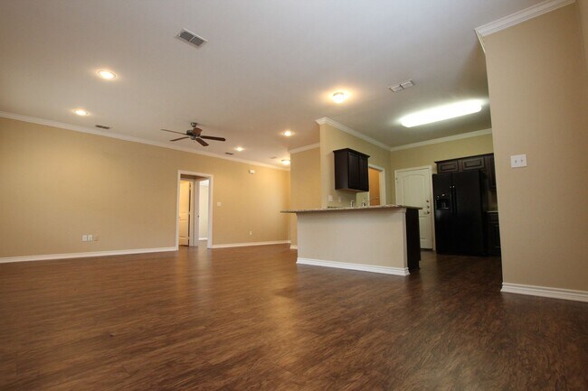 Building Photo - Coming Soon! Gorgeous 3 Bedroom Home in Th...