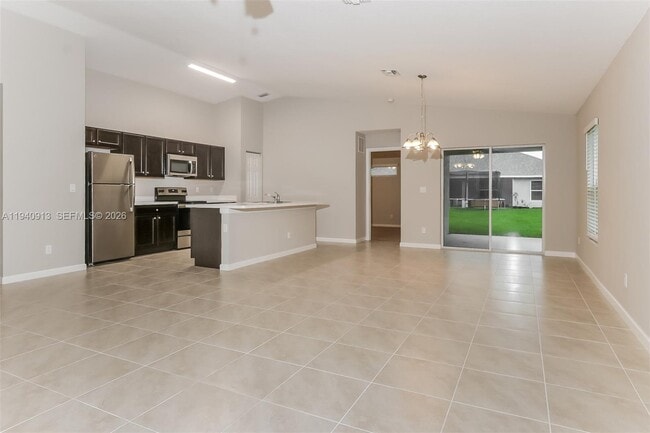 Building Photo - 873 SW Saltonstall Terrace