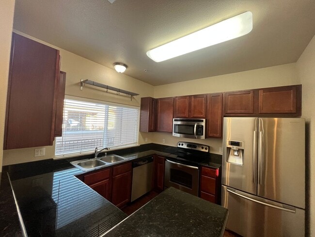 Building Photo - Spacious 2 bed 2 bath condo available in N...