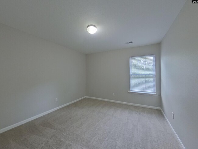 Building Photo - 750 Chariot Way