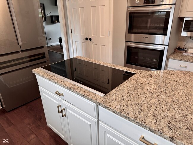 Building Photo - 6862 Riverside Way