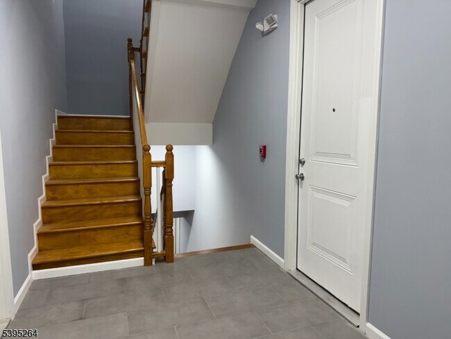 Building Photo - 155 Clifton Ave