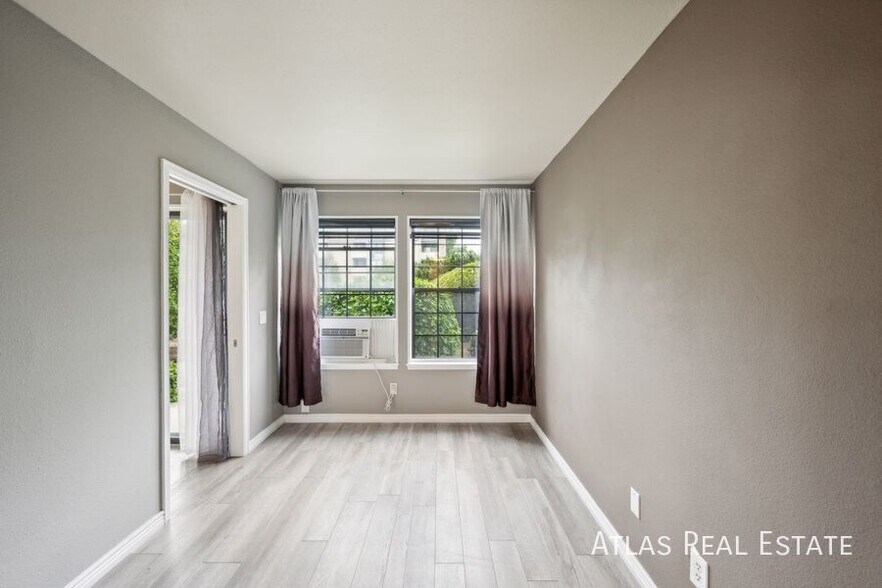 Building Photo - 467 S Memphis Way