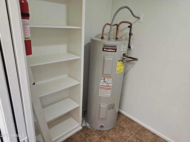 Building Photo - 633 W Southern Ave