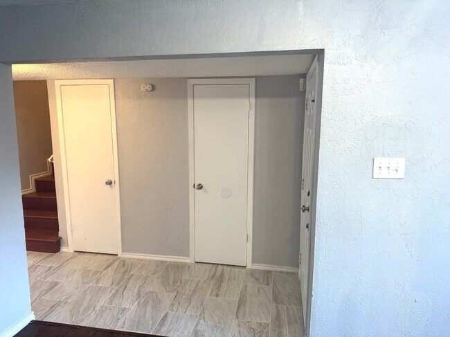 Building Photo - 312 Valley Park Dr