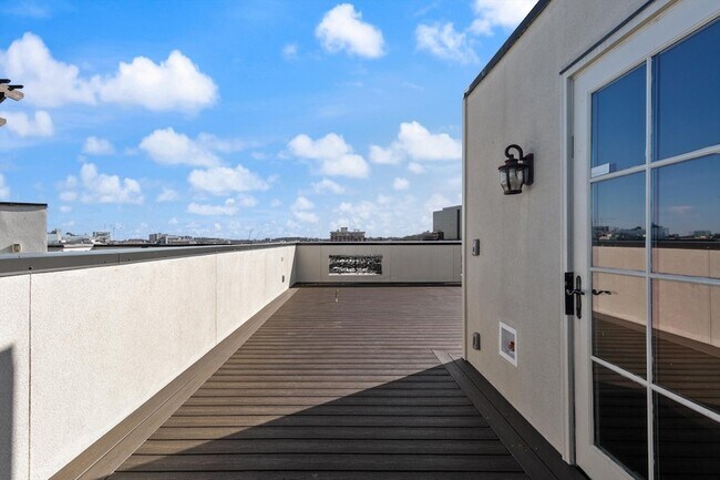 Building Photo - 3127 Parthenon Ave