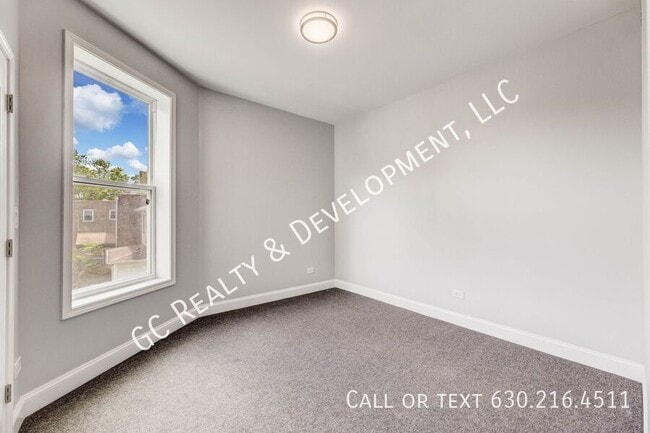 Building Photo - 6433 S Vernon Ave