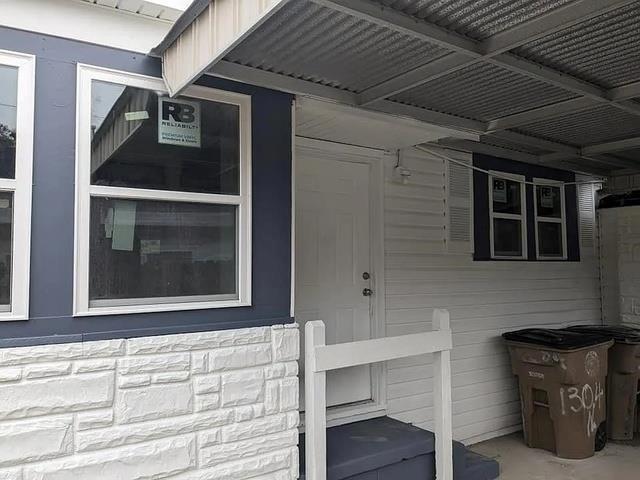 Building Photo - 1304 S Cloverleaf Cir