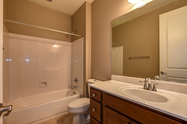 Building Photo - Beautiful custom home in The Dells!