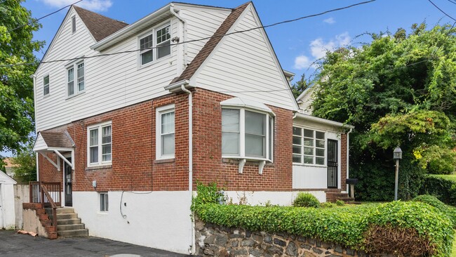 Building Photo - 16 Boxwood Rd
