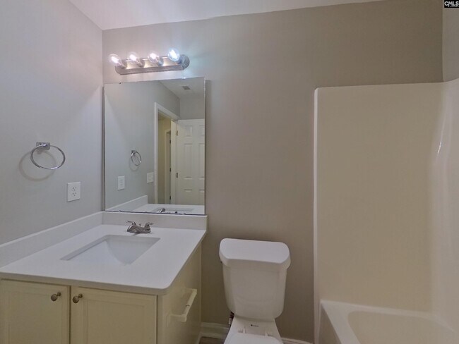 Building Photo - 175 Chesterbrook Ln