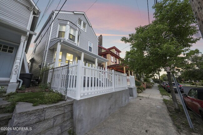 Building Photo - 905 Emory St