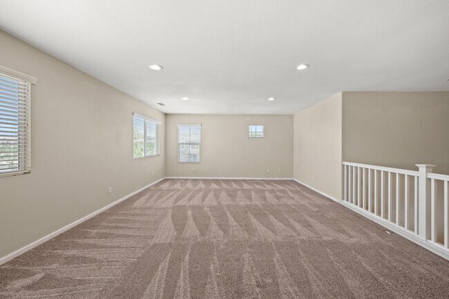 Building Photo - Ideal for Large Families – 6BR/4BA Eastval...