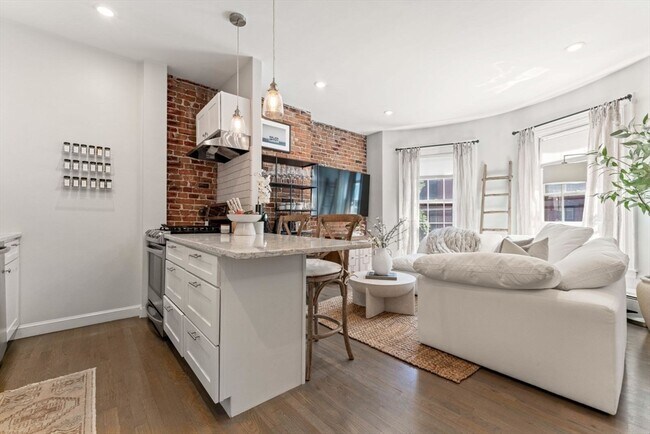 Building Photo - 91 Waltham St