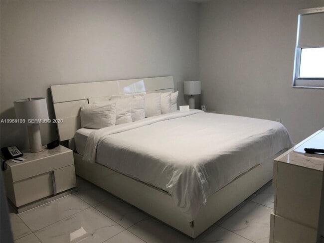 Building Photo - 185 SE 14th Terrace