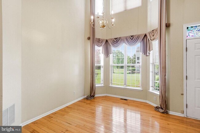 Building Photo - 445 Tuvira Ln