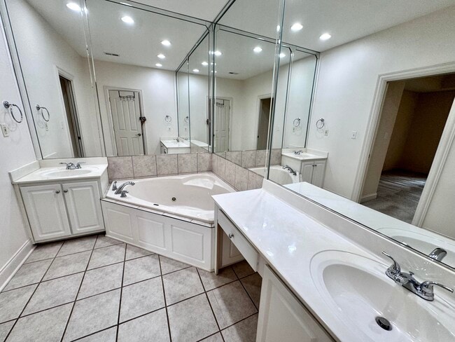 Building Photo - 88 St Annes Ct