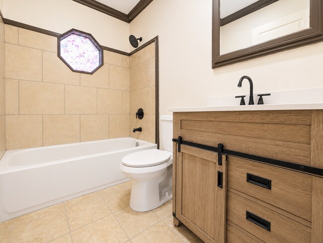 Building Photo - Fully Renovated - Southend 4 bedroom!