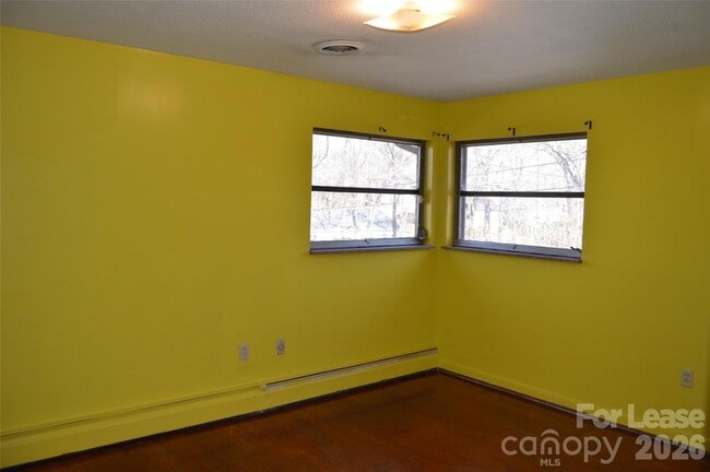 Building Photo - 516 S Green St