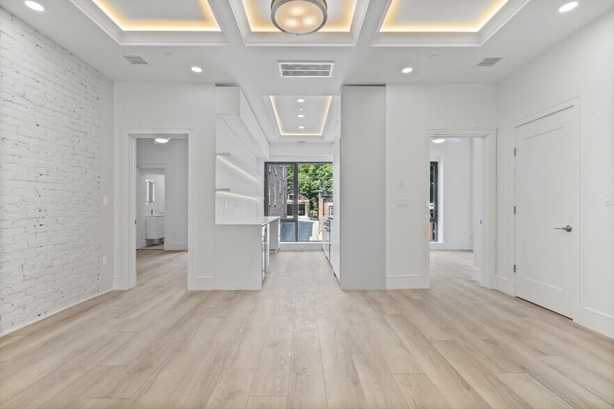 Building Photo - 1571 Beacon St