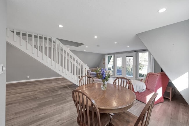 Building Photo - 1500 W Pine Lake Cir