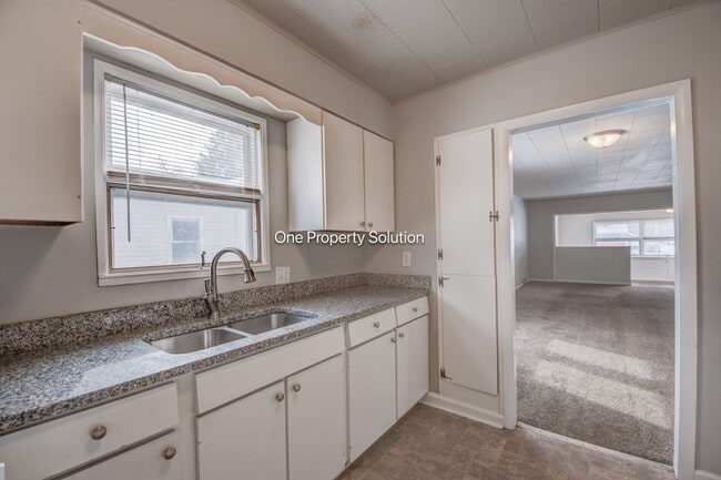 Building Photo - 7005 Broadway