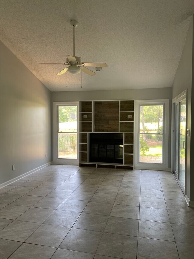 Building Photo - 904 Shipyard Point