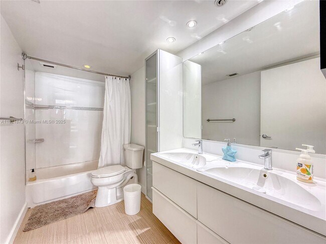 Building Photo - 5701 Collins Ave