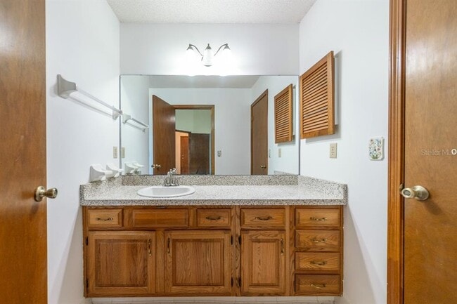 Building Photo - 14180 Hampton Falls Dr N