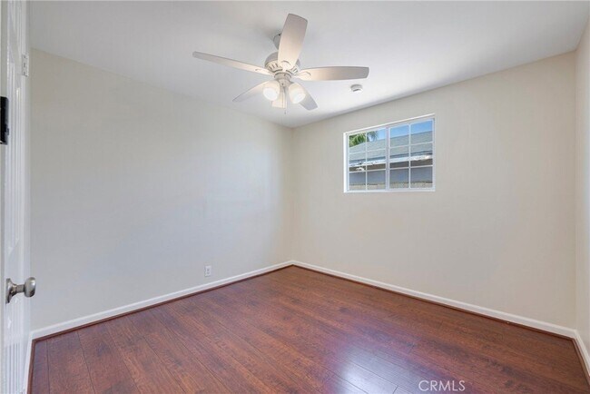 Building Photo - 618 S Pine Dr