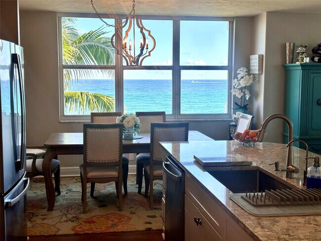 Building Photo - 1147 Hillsboro Mile