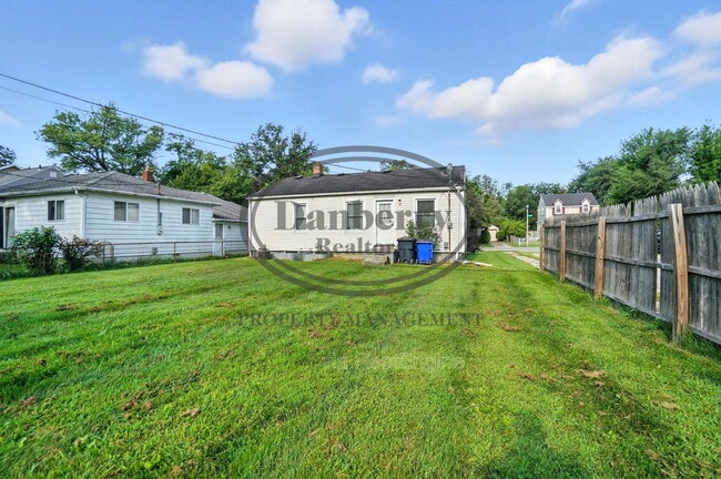 Building Photo - 1126 Searles Rd