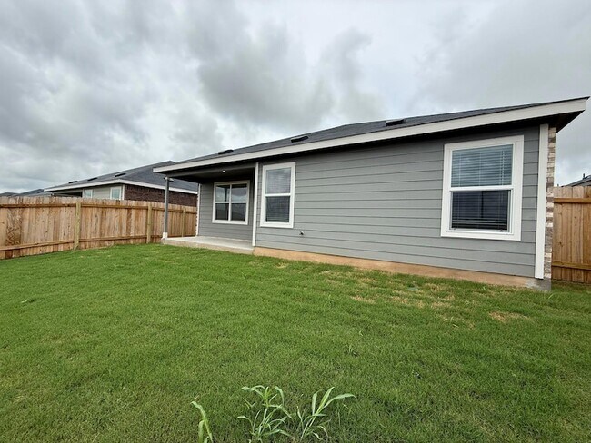 Building Photo - 125 Sormonne Lp